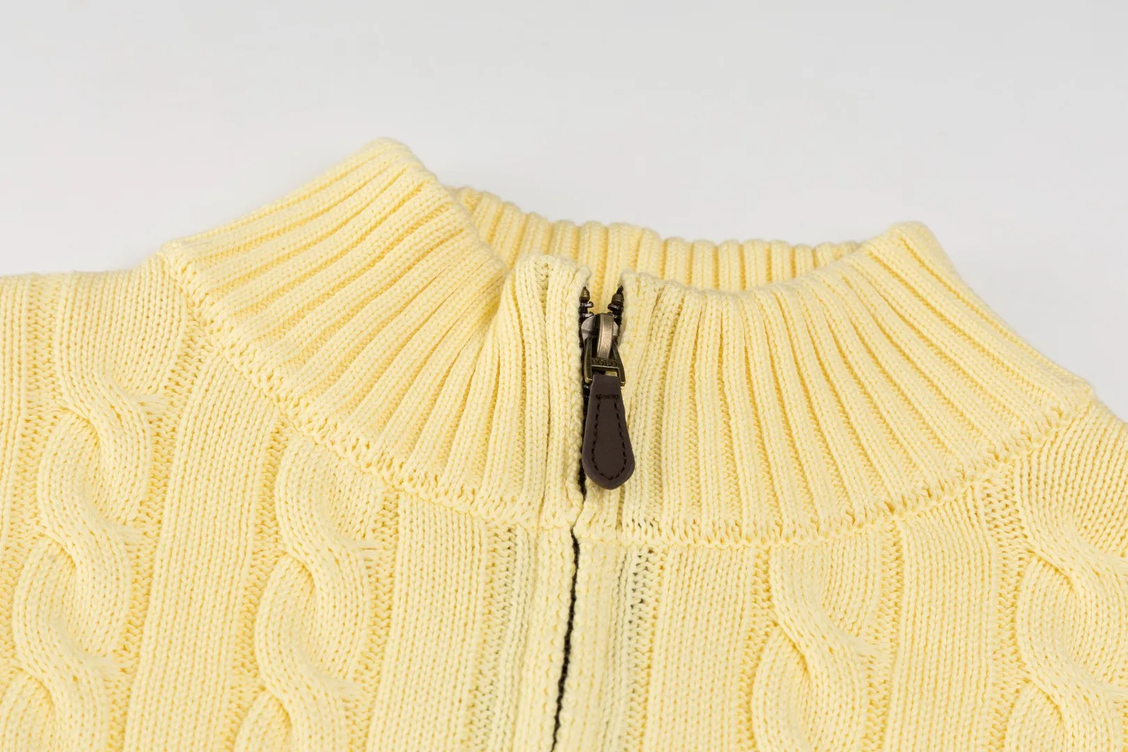 P236 #R92 RALPH LAUREN Ralph Lauren fifteen colors classic small label embroidery logo turtleneck pullover half-zip knitted cable sweater with high-density LOGO embroidery on the chest and original customized tag accessories. Made of pure cotton yarn, pure cotton is skin-friendly and comfortable, small label war horse embroidered twist turtleneck sweater 🐎 high quality, follow the blogger to learn how to wear it! Let’s buy a Ralph Lauren cable sweater. It’s a super hard-to-find series after it became popular. It’s hard to find one on the official website. It’s simple and practical to wear, with a lazy and loose feel. The thickened fabric has more texture, feels soft and delicate, and has a loose fit. Whether worn alone or layered, you can wear different styles of fashion with just one piece!   Size：XS S M L